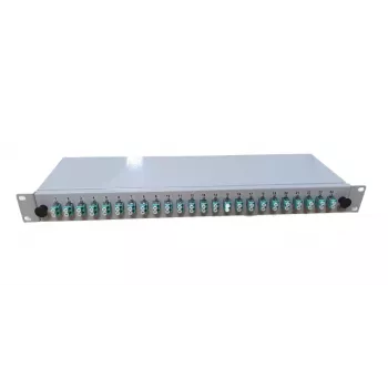 Částečně osazená breakout krabice EFB Elektronik s 24 LC duplexními spojkami OM3
