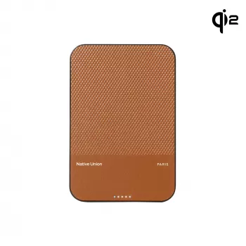 Native Union (Re)Classic Qi2 powerbanka - magnetická powerbanka 5000 mAh kompatibilní s MagSafe a Qi2, USB-C na USB-C kabel 15 cm součástí (Tan)