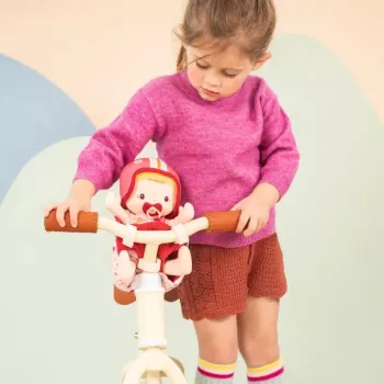 Lilliputiens panenka Lena v sedačce na kolo s mazlíkem a přilbou 18m+
