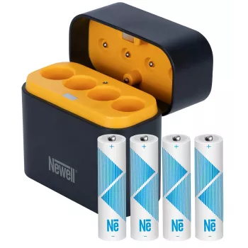 Newell 4kanálová nabíječka Li-ion baterií + 4 AA 2200 mAh Li-ion baterie