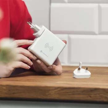 FORCELL F-ENERGY 4v1 15W bezdrátová nabíječka s porty USB/USB-C a powerbankou 8000 mAh