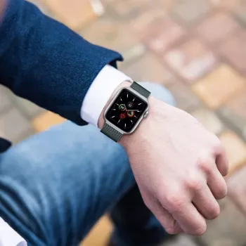 Tech-Protect Milanese Loop pro Apple Watch 8 / 9 / 10 / 11 / SE / Ultra (44 / 45 / 46 / 49mm) - stříbrný