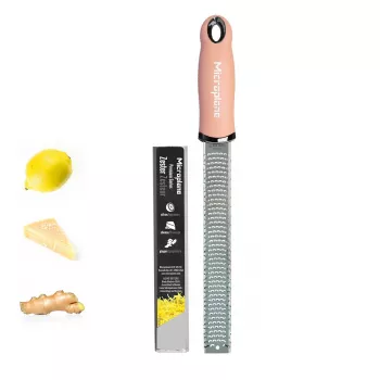 Microplane Premium Classic struhadlo malva (mauve) – jemné struhadlo, nerezová čepel, ergonomická rukojeť, vhodné do myčky, včetně ochranného krytu