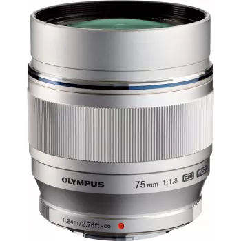 OM System M.Zuiko Digital ED 75mm f/1.8 objektiv, stříbrný (V311040SW000)