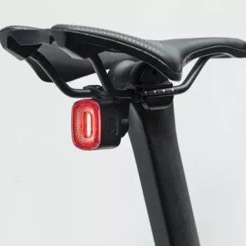 ROCKBROS Q2S Zadní světlo na kolo s inteligentním snímáním brzdění a kabelem USB-C - černé