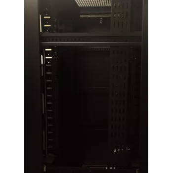 DSIT 47U vertikální panel pro vedení kabelů 30 cm široký černý