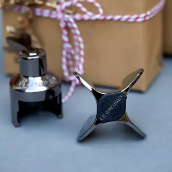 Otvírák na šumivé víno Le Creuset SW-100 Champagne Star 7,2x4,3cm černý nikl