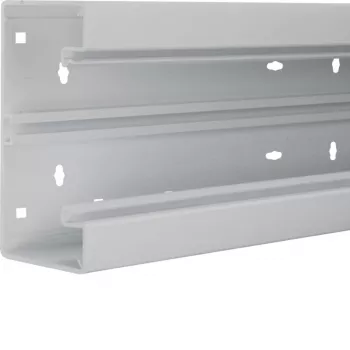 Spodní díl parapetního kanálu Hager BR6517017035, přední, PVC, BR 65x170 mm, OT 80 mm, světle šedá