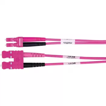 Optický kabel Telegärtner L00890A0111 OM4 duplex, SC na LC, LSZH, fialový, 1 m