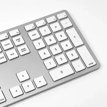 Drátěná USB-C klávesnice Matias pro Mac – stříbrná – U.S. verze (FK316CS)