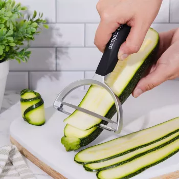 Microplane Peeler XL Swivel Peeler with Surgical-Grade Stainless Steel Blade, Ergonomic Soft-Touch Handle, Integrated Potato Eye Remover, Black