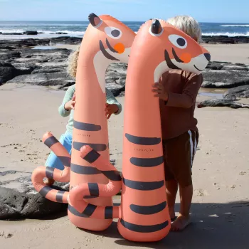Nafukovací plavecké nudle Sunnylife – Tino the Tiger (2 ks)